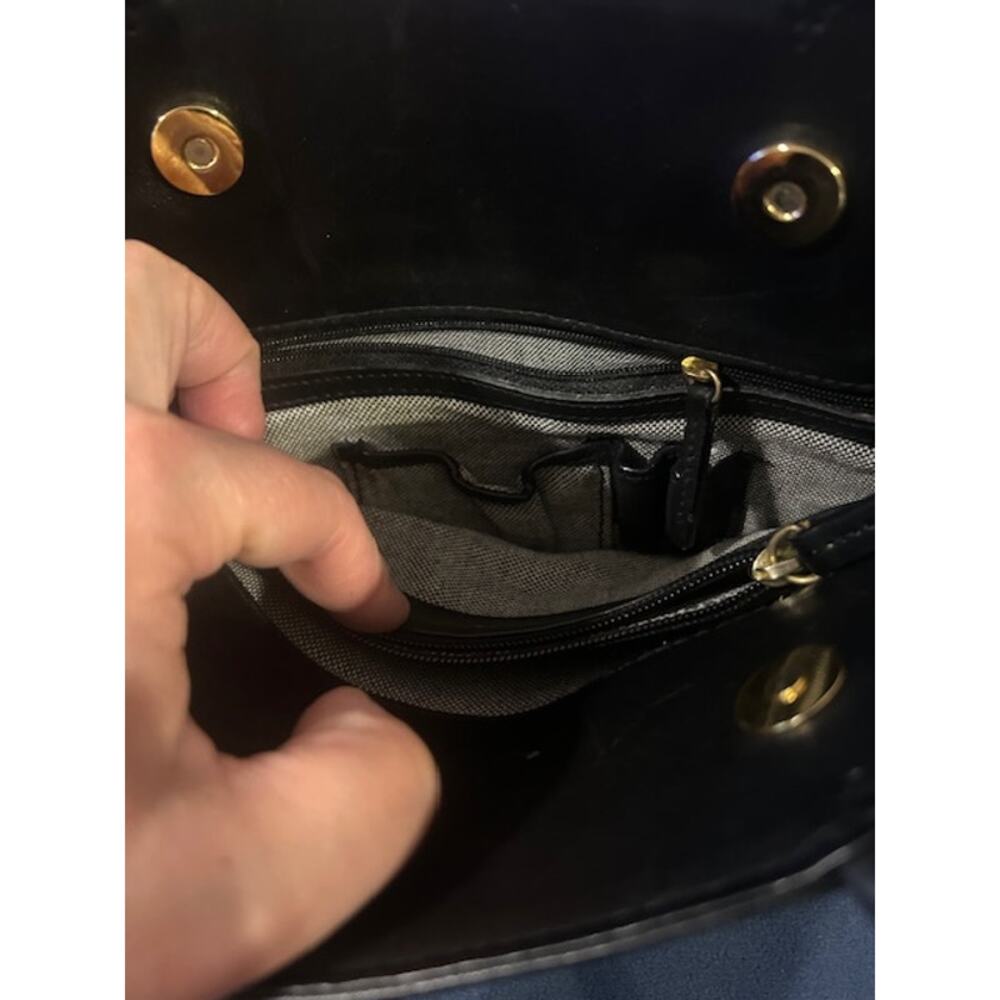 Hidesign Black Leather Expandable Medium Sized Shoulder Bag - Picture 7 of 9